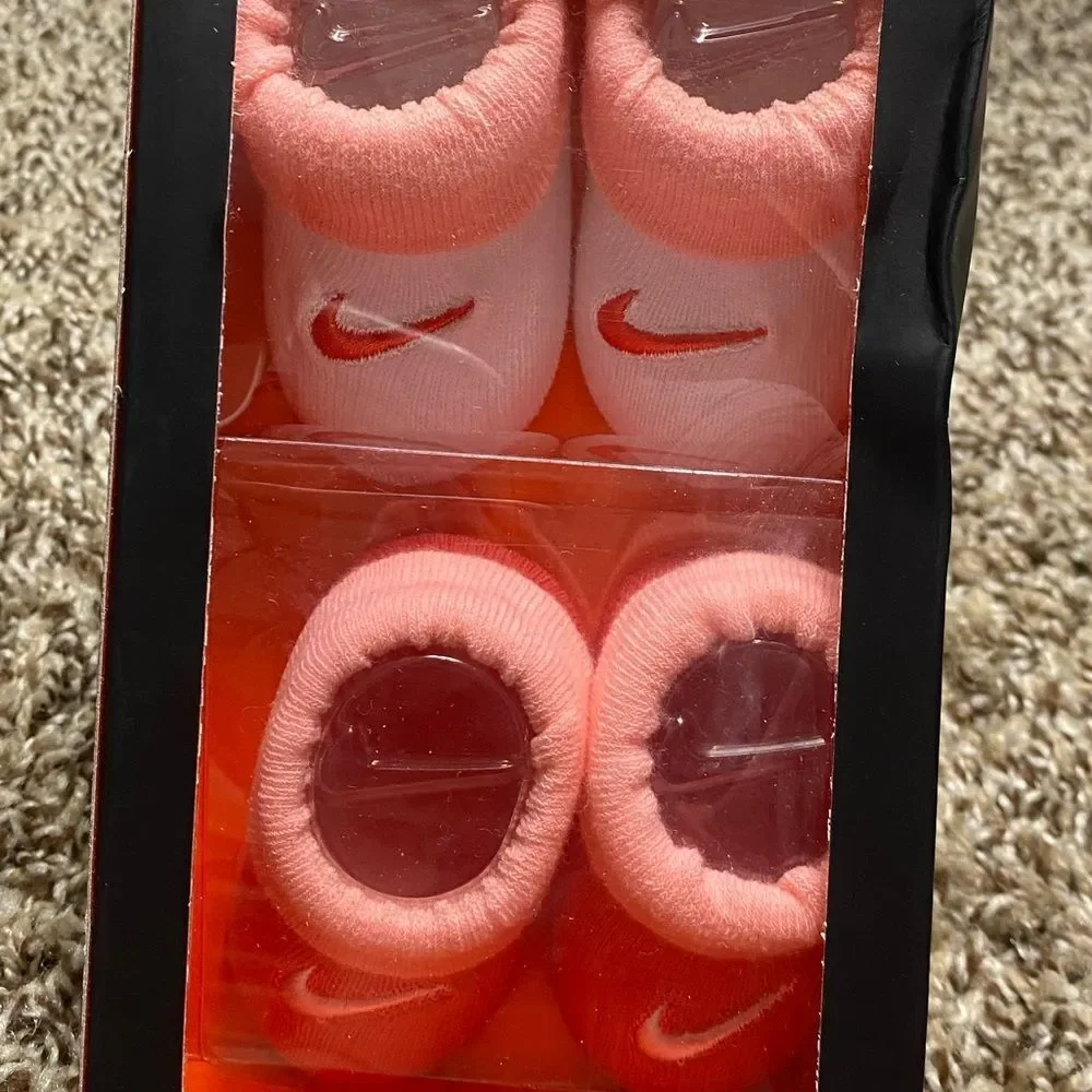 Nike newborn 0-6 months set of 2 sock booties